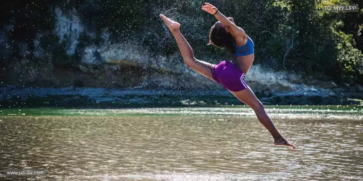 🎮 互动直播,弹幕狂欢,和百万球迷一起嗨翻全场!